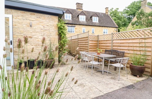 Moreton-in-Marsh Cabaña | RUSKIN HOUSE, family friendly, with a garden in Moreton-In-Marsh
