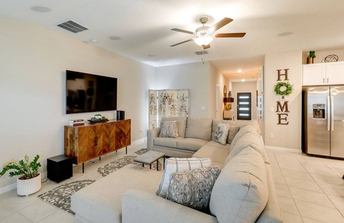 Ruskin Casa | Ruskin Vacation Rental w/ Screened-In Porch!