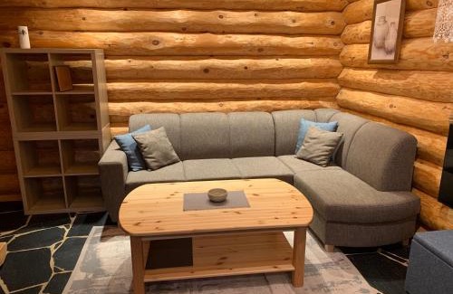 Kriilevalja Casa | Russet & Rowanberry - Rowanberry Retreat