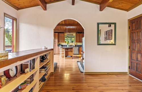Hacienda Casa | Russian River Retreat with Hot Tub, BBQ, & Deck