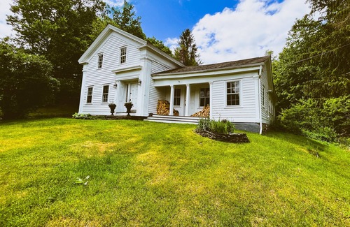 Jefferson Otro | Rustic 1850 Farmhouse and Gardens on 5 acres!