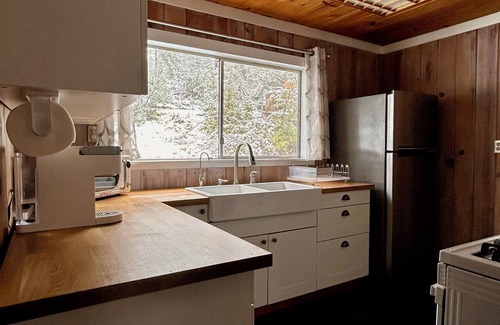 Oakhurst Cabina | Rustic 1961 Cabin by Yosemite with private access to Lewis Creek Waterfall Trail