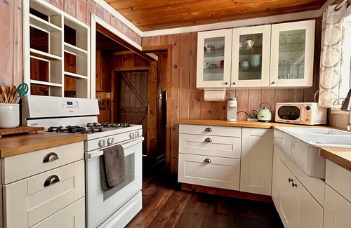 Oakhurst Cabina | Rustic 1961 Cabin by Yosemite with private access to Lewis Creek Waterfall Trail