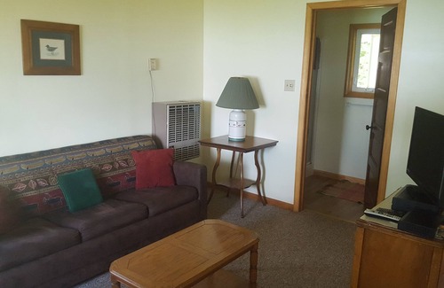 Hayward Cabina | Rustic 2 Bed Lakeside Cabin - boats available