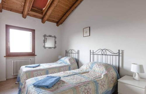 Cavriana Apartamento | Rustic 2 Bedroom Apartment Near Lake Garda With Swimming Pool