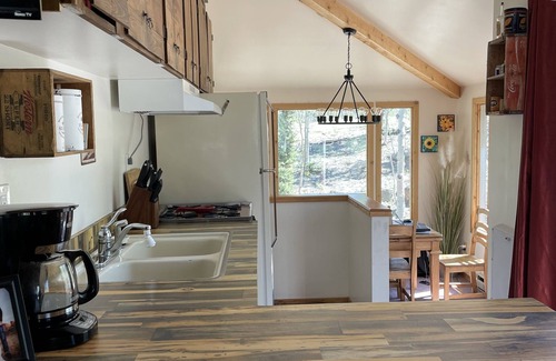 Indian Mountain Casa | Rustic 2-Bedroom Cabin on 2 Acres