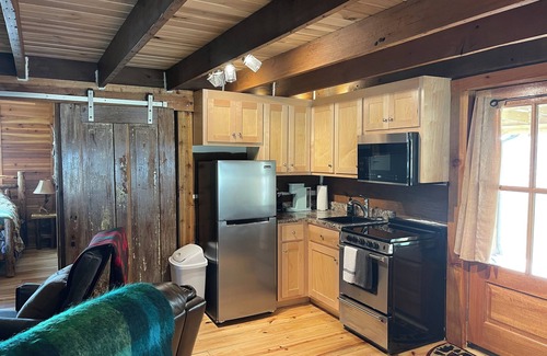 Pulaski Cabina | Rustic 2-bedroom cabin in charming Pulaski, TN situated on 40 beautiful acres.