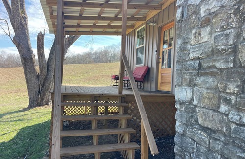 Pulaski Cabina | Rustic 2-bedroom cabin in charming Pulaski, TN situated on 40 beautiful acres.