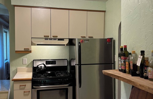 Level Green Cabaña | Rustic 2BR 1BA Cottage w Porch!