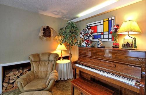 Killington Casa | Rustic 3 bedroom home Moose Lodge