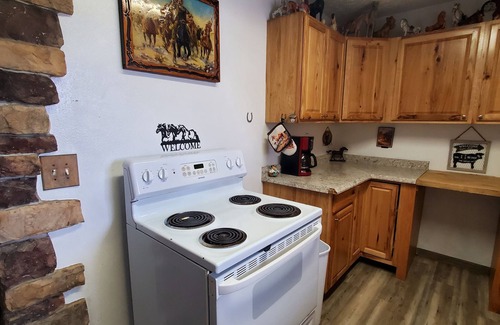 Clendenin Otro | Rustic 3 Bedroom House- Classic West Virginia Mountain View