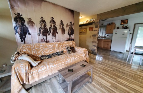 Clendenin Otro | Rustic 3 Bedroom House- Classic West Virginia Mountain View