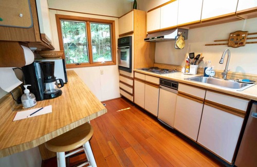 Monterey Casa | Rustic 3bd Lake Front Country Cottage
