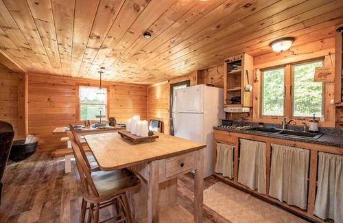 Canaan Cabina | Rustic 3BR Cabin OFF-GRID Cabin