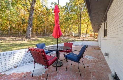 Cartersville Casa | Rustic 3BR Home in a Natural Cartersville Getaway