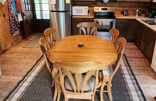 Troy Cabina | Rustic 4-bedroom, lakefront, log cabin on Bull Lake!