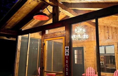 Pembina County Casa | Rustic 5 Bedroom Gorge River Resort