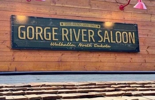 Pembina County Casa | Rustic 5 Bedroom Gorge River Resort