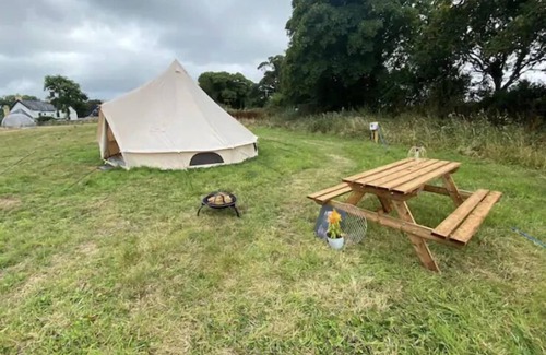 Dwyran Alquiler De RV | Rustic 5m Bell Tent: Glamping Stay
