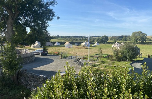 Dwyran Alquiler De RV | Rustic 5m Bell Tent: Glamping Stay