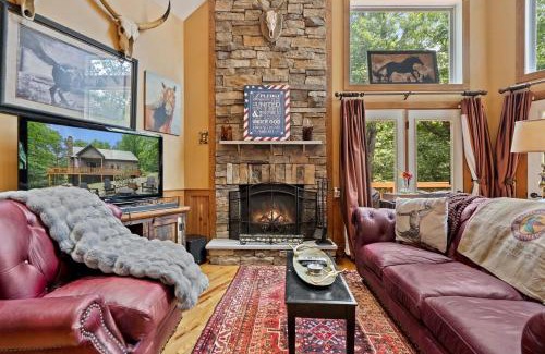 Mount Jackson Casa | Rustic A-Frame Chalet with Hot Tub & Scenic Views in Mount Jackson, Virginia