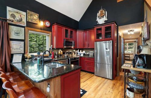 Mount Jackson Casa | Rustic A-Frame Chalet with Hot Tub & Scenic Views in Mount Jackson, Virginia