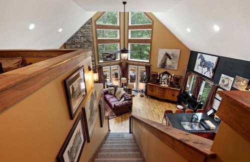 Mount Jackson Casa | Rustic A-Frame Chalet with Hot Tub & Scenic Views in Mount Jackson, Virginia