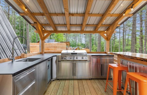 Oxford Cabina | Rustic A-Frame Getaway with Hot Tub
