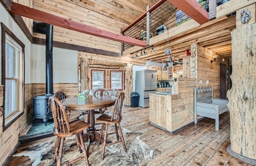 Alma Cabina | Rustic Alpine Cabin w/ Game Loft, Hot Tub & Views