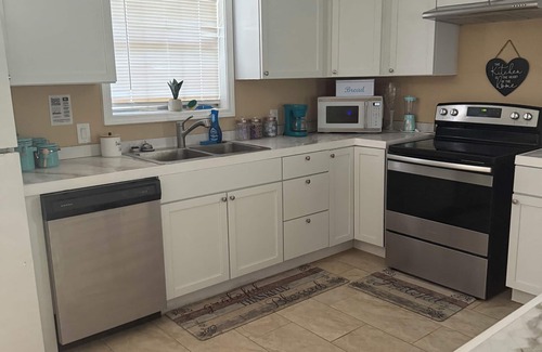 Burton Casa | Rustic Anchor Retreat- Charming Large Two bedroom house in the country.