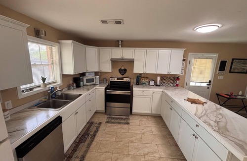 Burton Casa | Rustic Anchor Retreat- Charming Large Two bedroom house in the country.