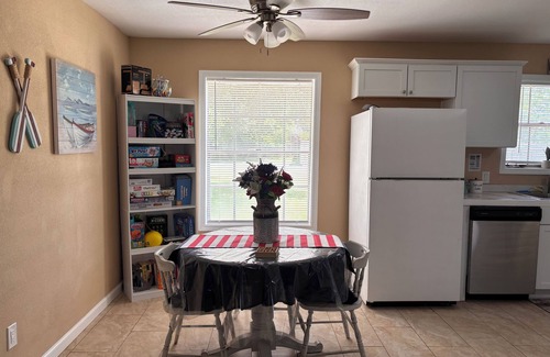 Burton Casa | Rustic Anchor Retreat- Charming Large Two bedroom house in the country.