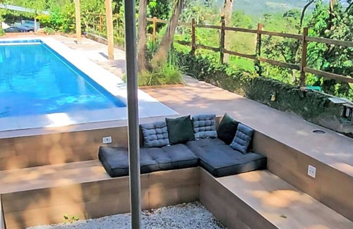 Mairipora Chalet De Esquí | Rustic and cozy little castle chalet with pool, fireplace and night cinema!