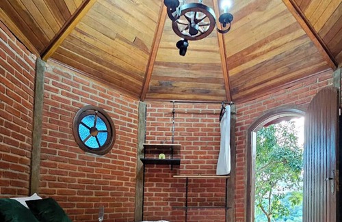 Mairipora Chalet De Esquí | Rustic and cozy little castle chalet with pool, fireplace and night cinema!