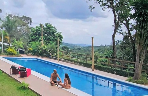 Mairipora Chalet De Esquí | Rustic and cozy little castle chalet with pool, fireplace and night cinema!