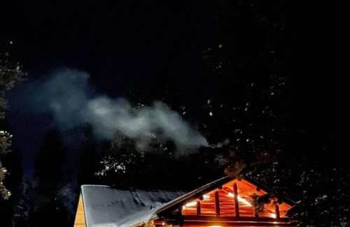 La Pine Cabina | Rustic and cozy log home, Room for the entire family.