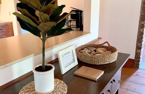 Little Compton Casa | Rustic and family-friendly bow house, close to South Shore Beach