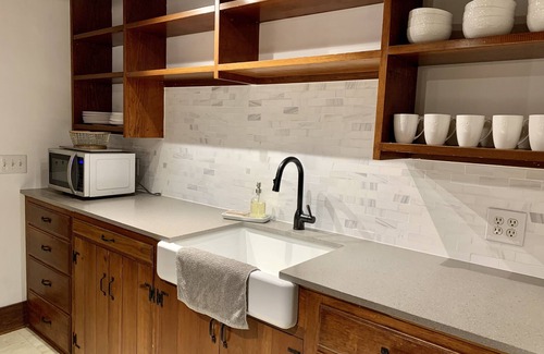 Little Compton Casa | Rustic and family-friendly bow house, close to South Shore Beach