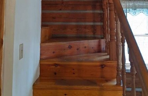 Taswell Casa | Rustic and Secluded Hansel & Gretal Cabin on 86 Ac