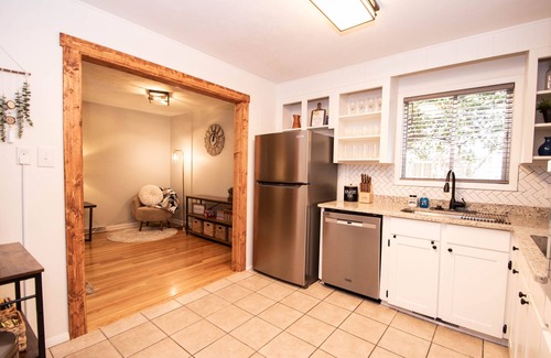 Warner Robins Casa | Rustic and Serene Home, 3BR, King Bed, Near RAFB