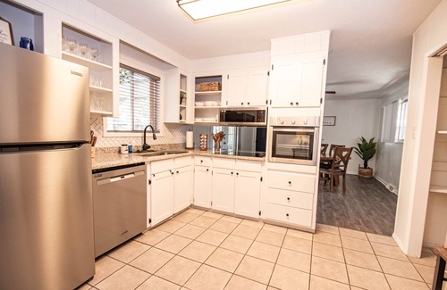 Warner Robins Casa | Rustic and Serene Home, 3BR, King Bed, Near RAFB
