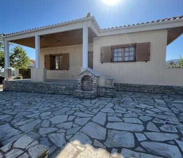 Mitilinii Apartamento | Rustic and Spacious House