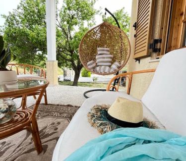 Mitilinii Apartamento | Rustic and Spacious House