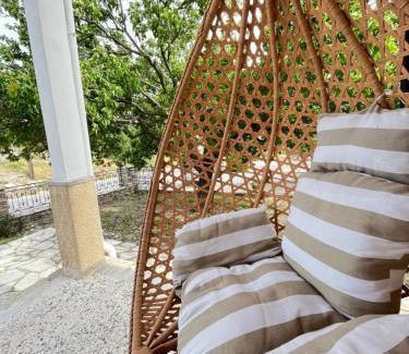 Mitilinii Apartamento | Rustic and Spacious House
