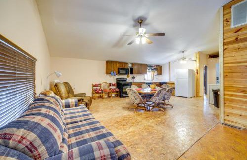 Elkhart Apartamento | Rustic Apartment with Sunset Views in Elkhart!