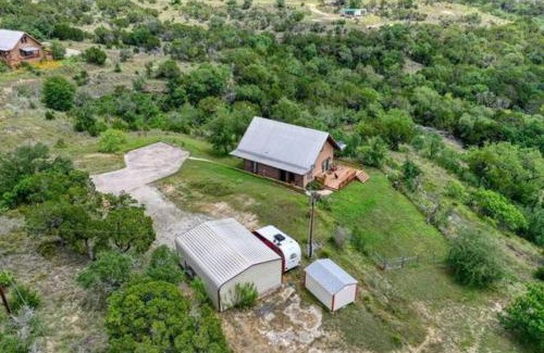 Oatmeal Casa | RUSTIC ARMADILLO CABIN with VIEW BY HIDDEN FALL PARK, Fenced yard for Dogs