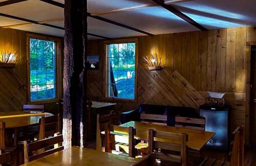 Golden Hotel | Rustic Beaverfoot Lodge Room N4