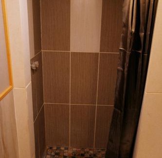 Golden Hotel | Rustic Beaverfoot Lodge Room N8