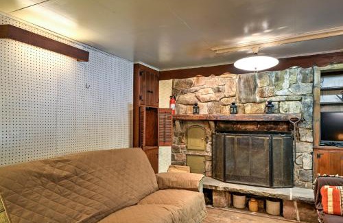 Buffalo Mills Casa | Rustic Bedford Cabin Near Hunting and Fishing