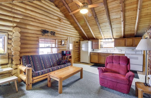 Puposky Apartamento | Rustic Bemidji Cabin w/ Boat & Lake Access!